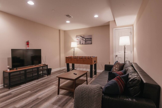 Building Photo - 408 N 41st St