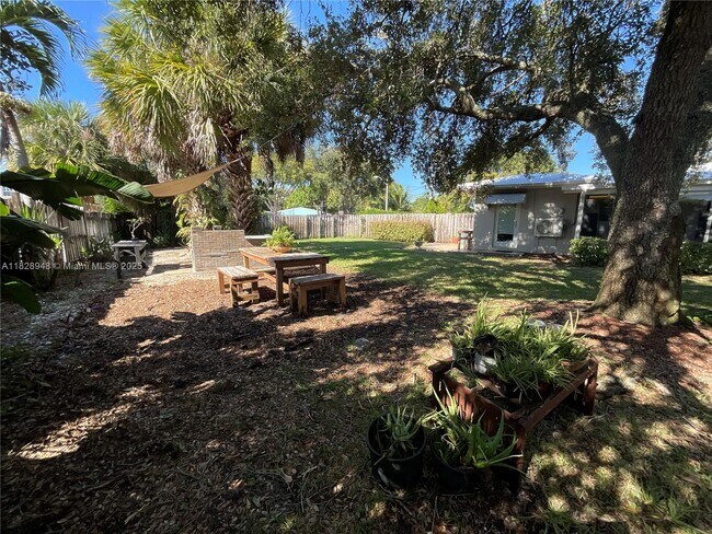Building Photo - 4520 SW 24th Ave