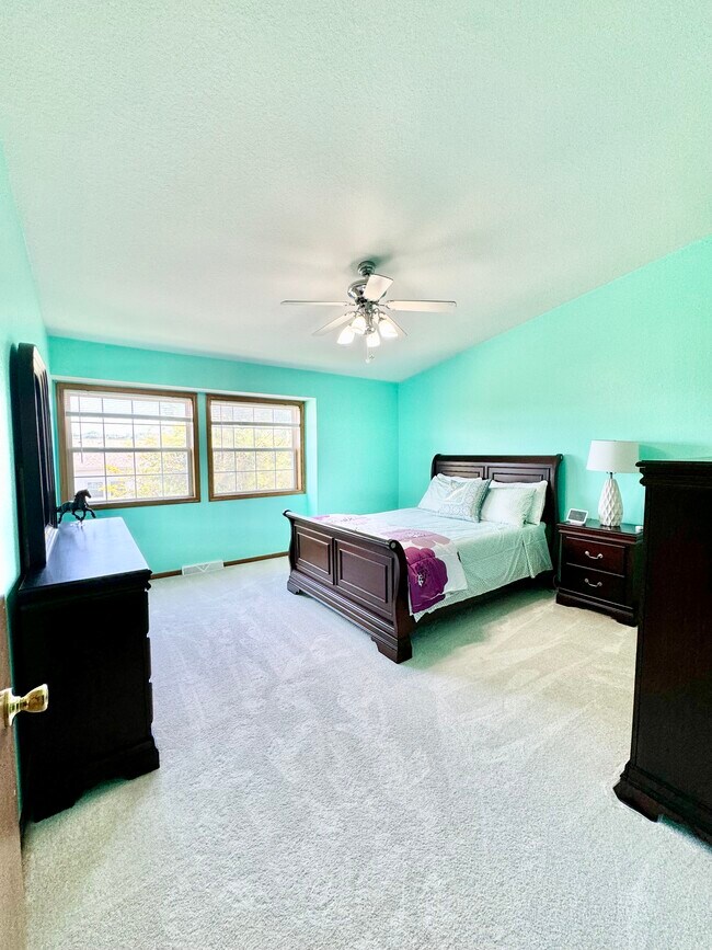 Building Photo - 367 Kristin Ct E