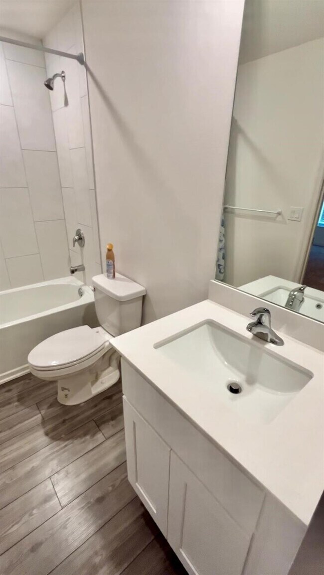 Building Photo - 5335 Entertainment Way