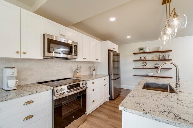 Building Photo - 7223 University Ave