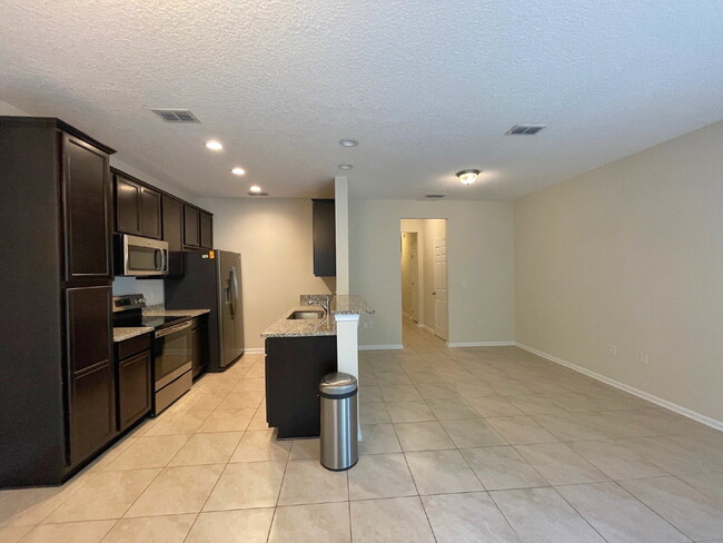 Building Photo - Moultrie Village Townhome, 2 BR/2.5 BA/1 Car