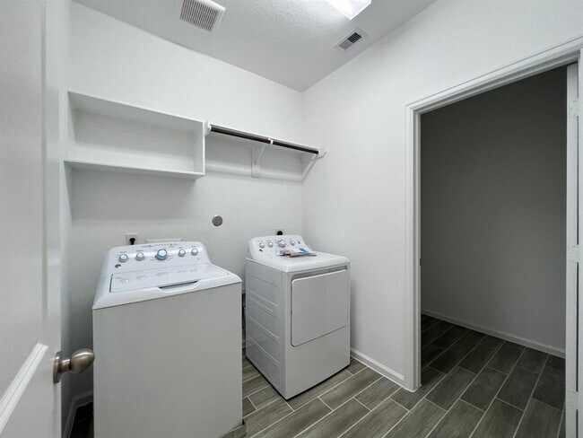 Building Photo - 4202 Balboa Dr