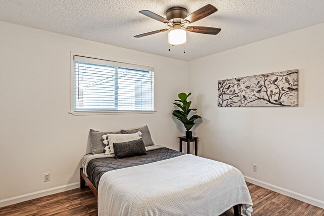 Building Photo - Fully Remodeled 3BR/1BA in the Heart of Bend