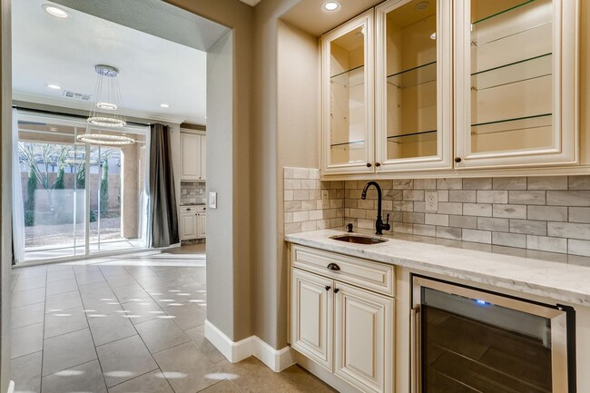 Building Photo - Stunning 4 Bedroom /4bath in Summerlin