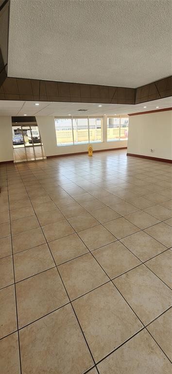 Building Photo - 13390 NE 7th Ave