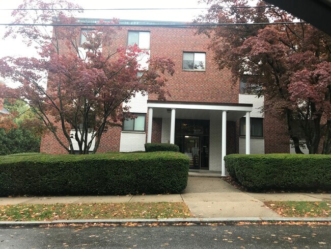 Building Photo - 100 Grand View Ave