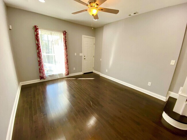 Building Photo - Stunning 2bed/3.5ba Highlandtown Home - Re...