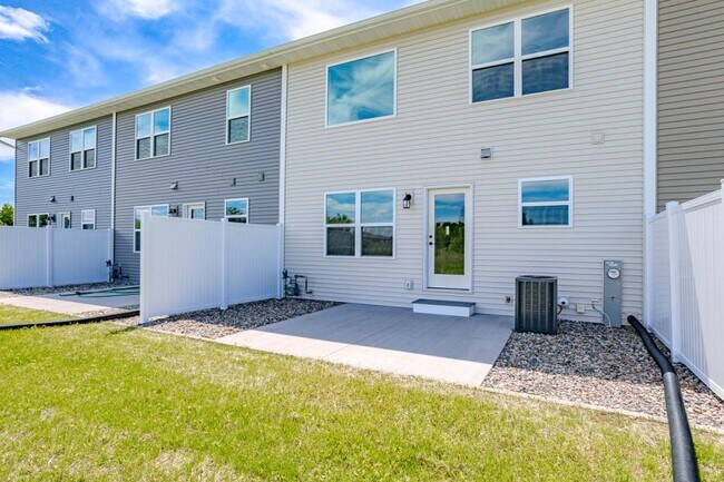 Building Photo - 3504 Green Pastures Ln