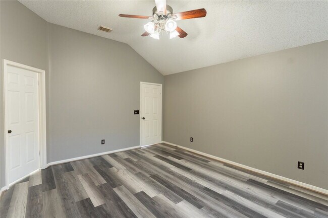 Building Photo - Spring Forest Drive, Pearland, TX 77584 - 3 BR 2 BA single-family home