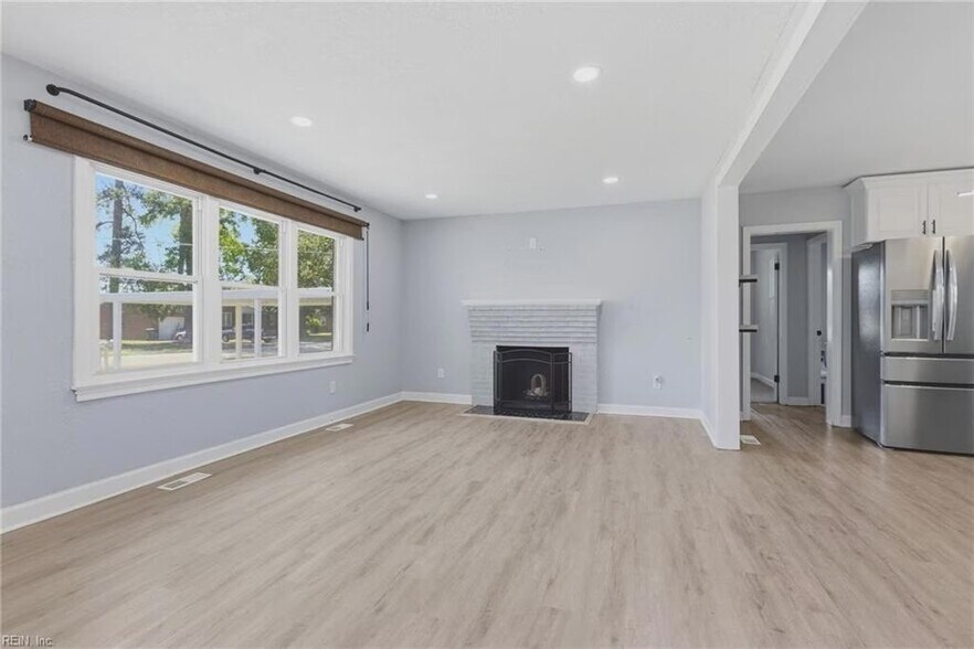 Building Photo - 3113 Woodlawn Dr