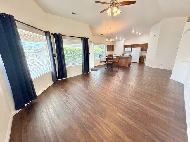 Building Photo - 143 187 N Westridge Dr