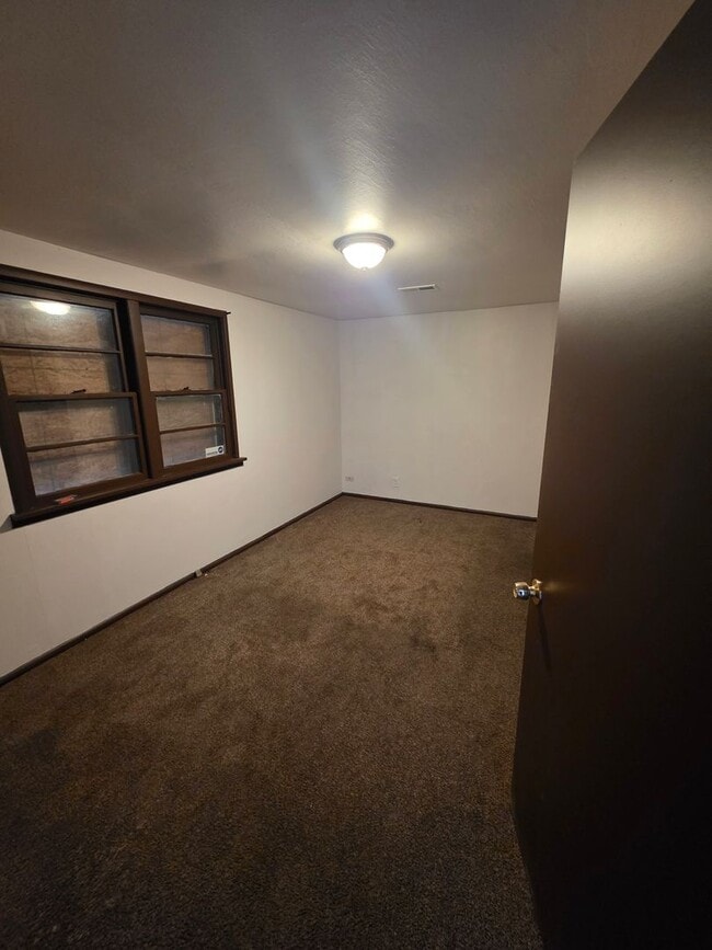 Building Photo - LIMITED TIME**NO APPLICATION FEE**1/2 OFF DEPOSIT**