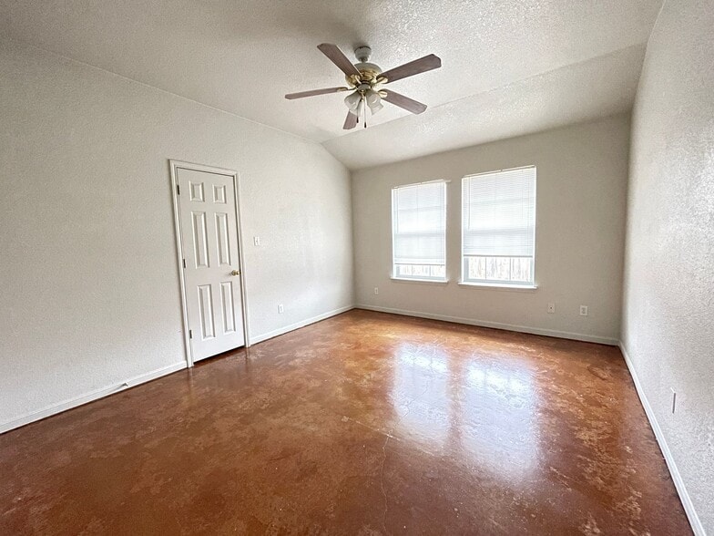 Building Photo - 2701 Vernice Loop
