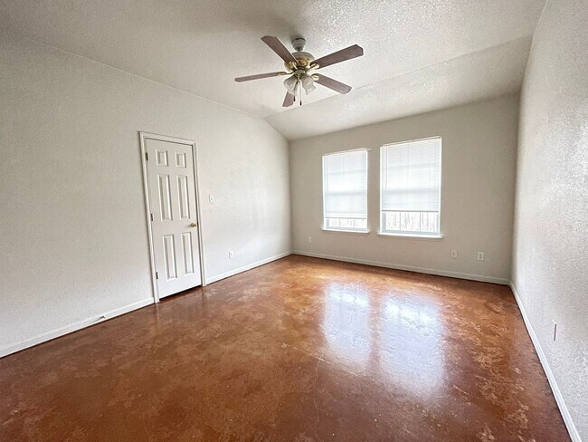Building Photo - 2701 Vernice Loop