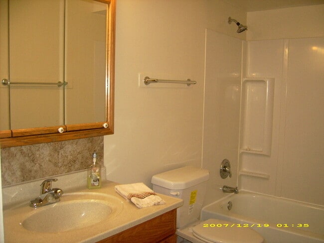 Building Photo - 115 E Dundee Rd