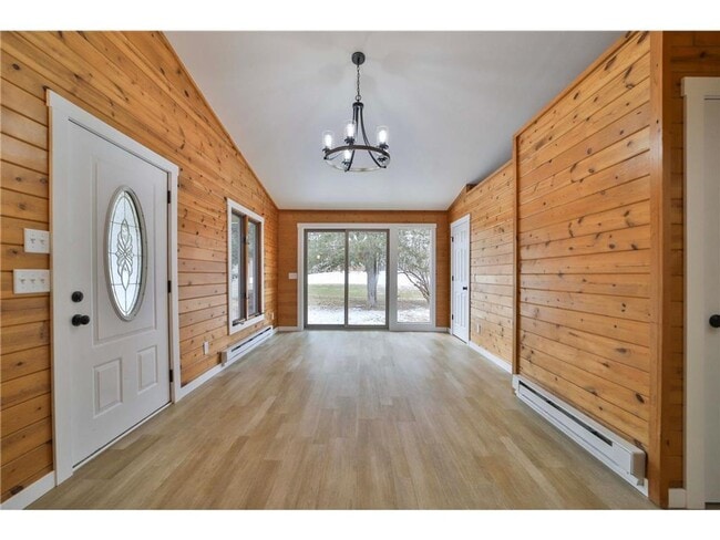 Building Photo - 3 Bedroom, 2 Bathroom Single Family House