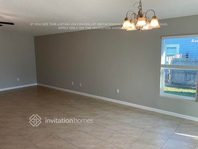 Building Photo - 886 SW Del Rio Blvd