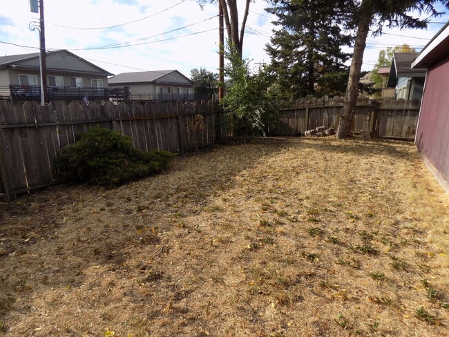 Building Photo - 906 N 4th St