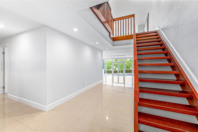Building Photo - 5990 Paradise Point Dr