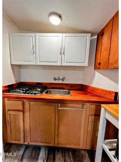 Building Photo - 586 Los Rocas Dr