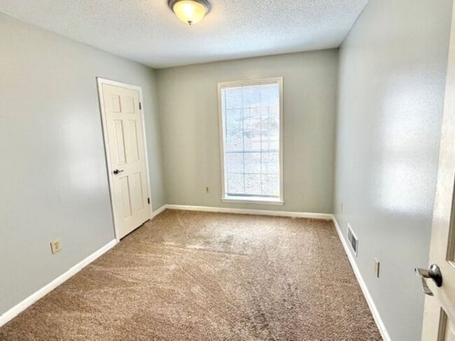 Building Photo - Spacious Home In Countrywood-4 Bedrooms 2827 SF