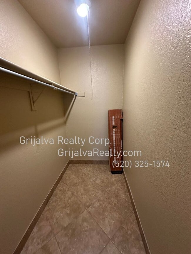 Building Photo - 6430 N Tierra De Las Catalinas
