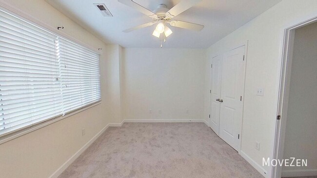 Building Photo - 1336 Green Oaks Ln