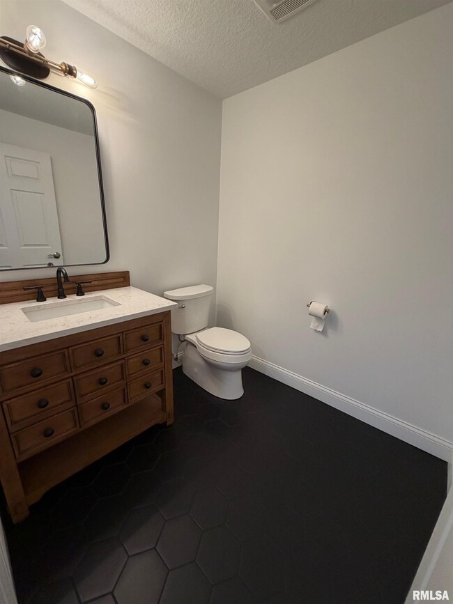 Building Photo - 2625 E 56th Ct