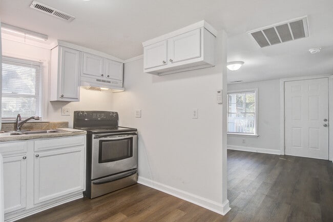 Building Photo - 4716 Mint Ave