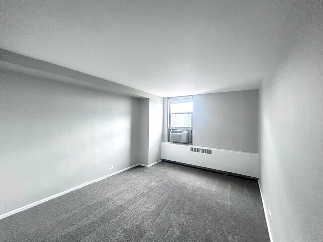 Building Photo - 3950 N Lake Shore Dr