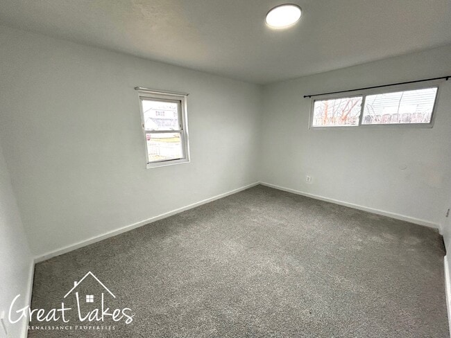 Building Photo - Beautiful 2 Bedroom 1 Bathroom now available for rent!