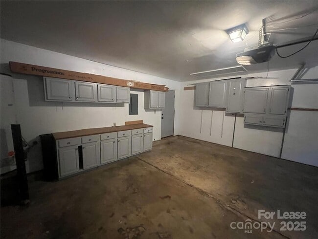 Building Photo - 4440 Hounds Run Dr