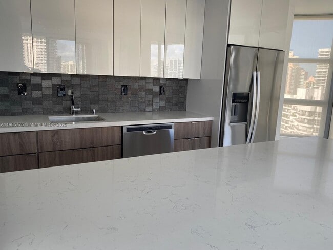 Building Photo - 19101 Mystic Pointe Dr