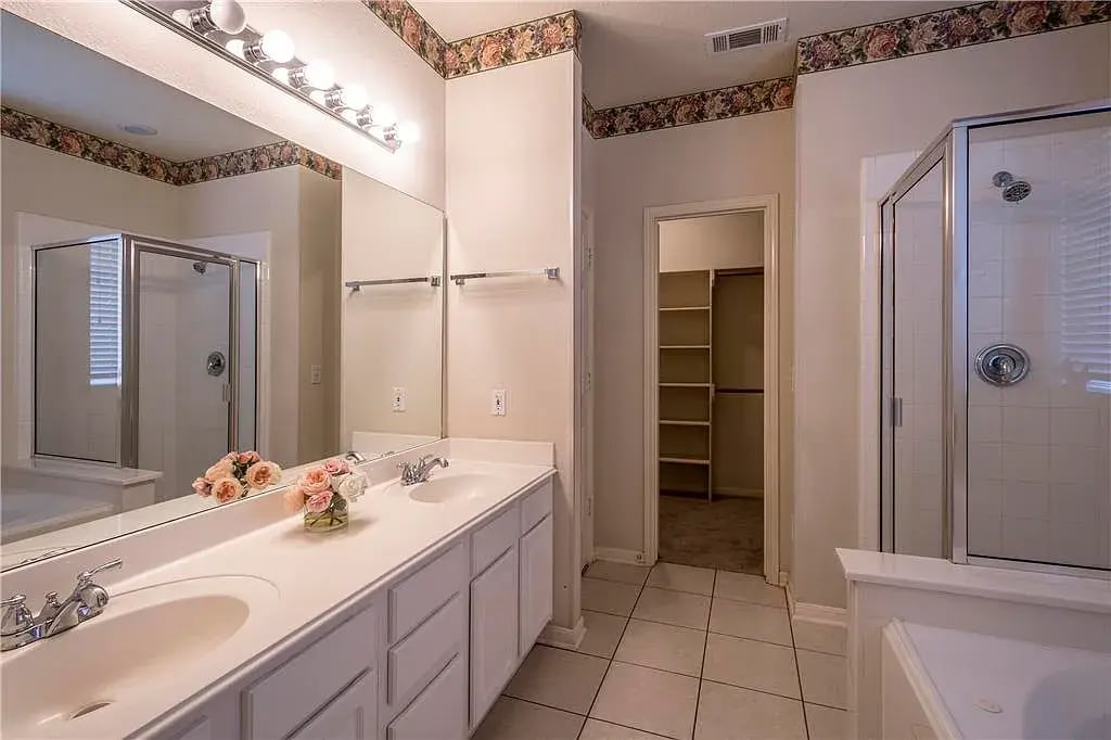 Building Photo - 2902 Sunbird Dr
