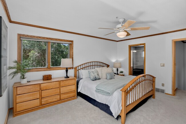 Building Photo - 2938 Kalmia Ave