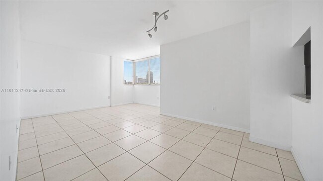 Building Photo - 2400 SW 3rd Ave