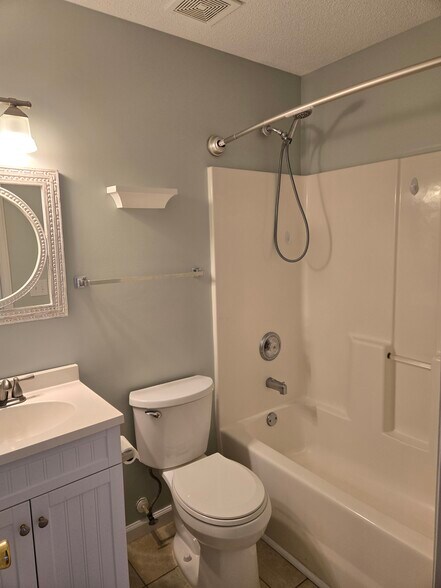 Second bathroom - 5006 Silhouette Dr