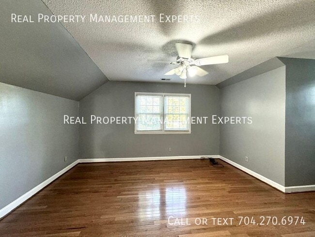 Building Photo - 6008 Mallard Dr