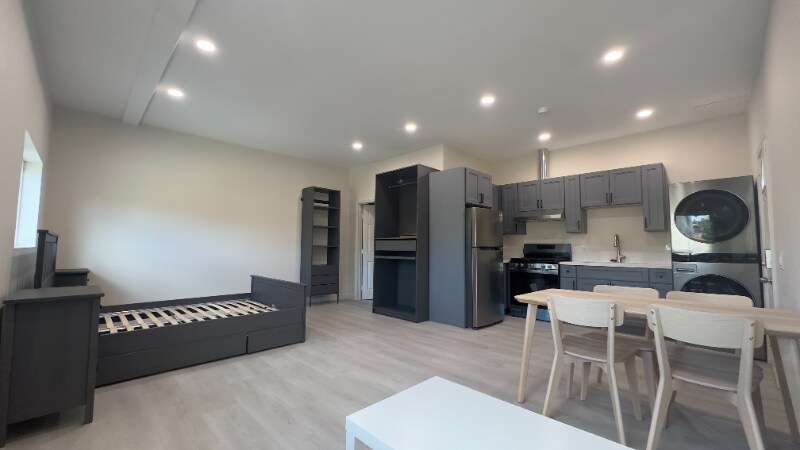 Building Photo - 39391 Tiburon Dr