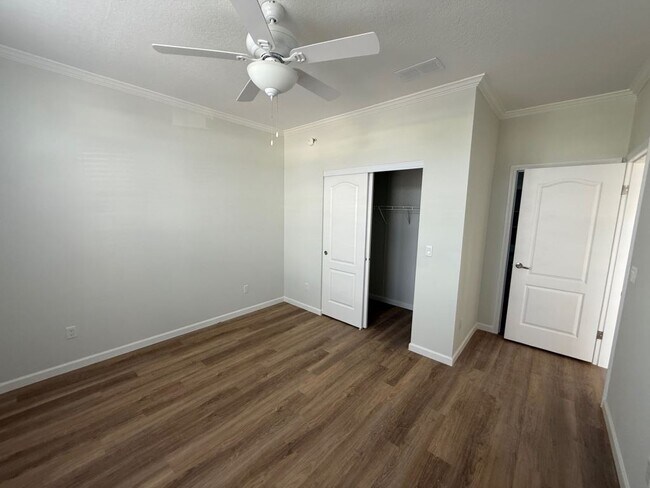 Building Photo - 7711 Desoto Dr