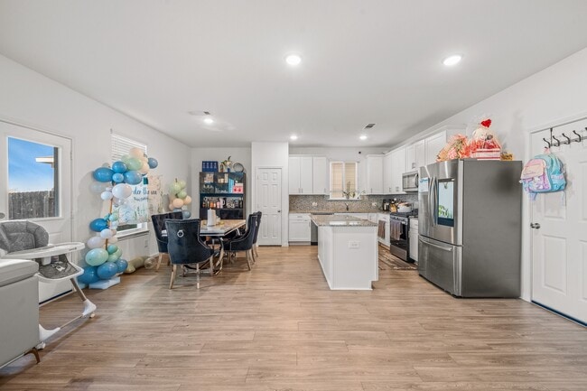 Building Photo - 10714 Cashew Run Ln