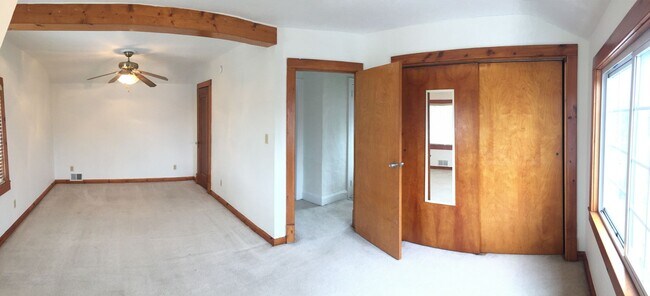 Building Photo - 3 Bedroom Single Family House
