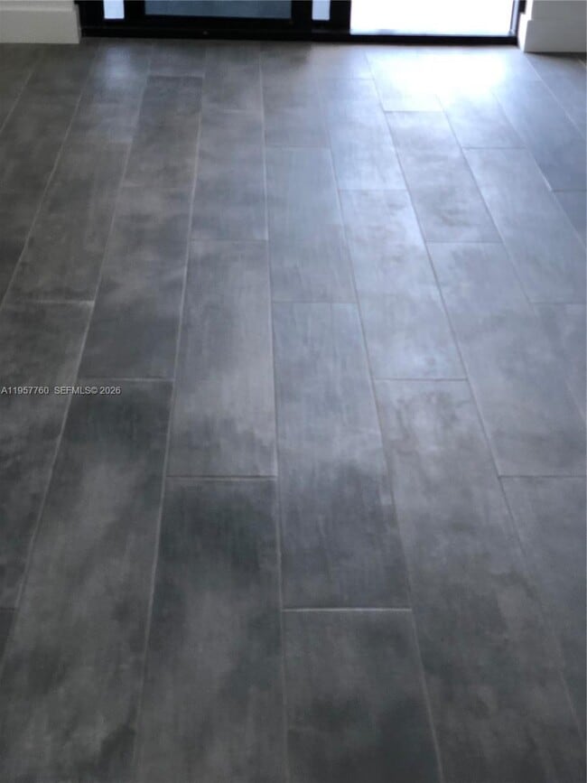 Building Photo - 1010 Brickell Ave