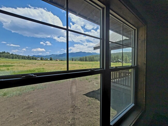 Building Photo - 401 Alpine Dr