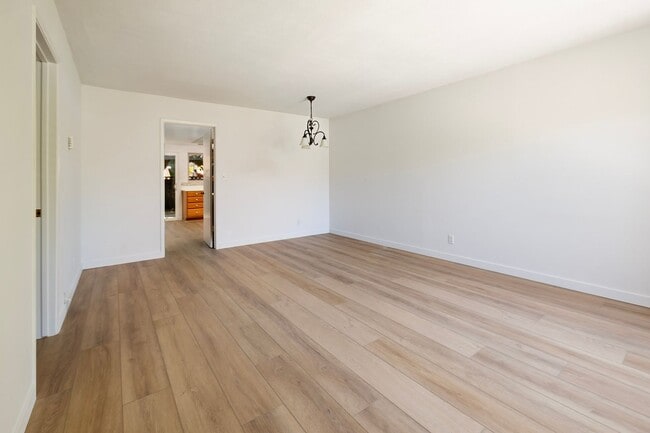 Building Photo - Beautiful 2/2 Condo in Hidden Valley!