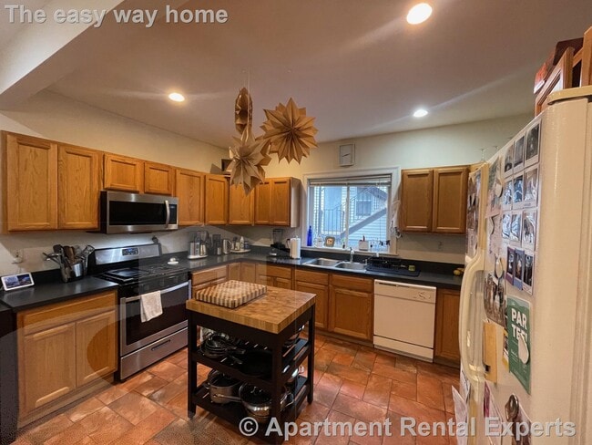 Building Photo - 23 Hall St