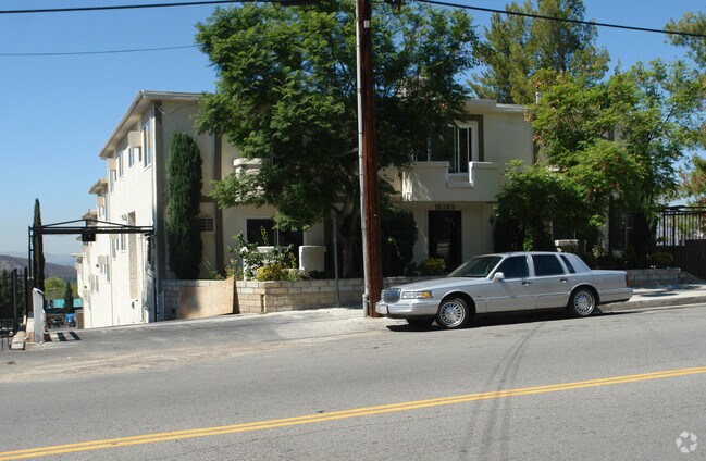 Building Photo - Tujunga Canyon Apts