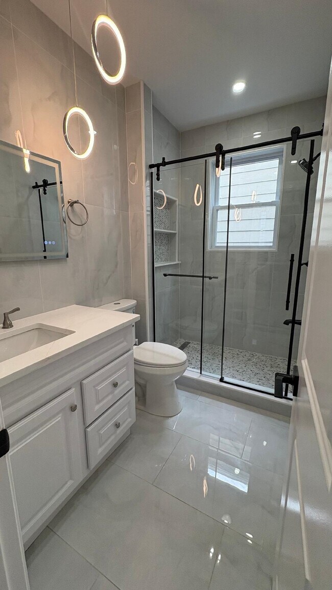 Building Photo - 128 W 30th St