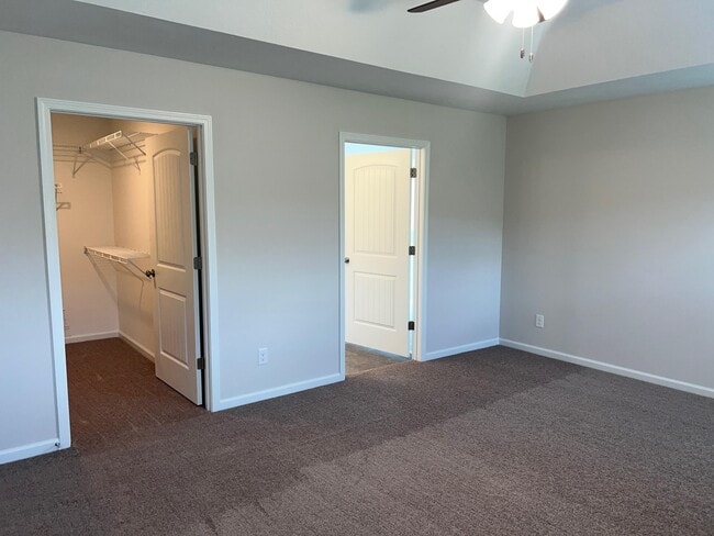 Building Photo - 158 Atherstone St